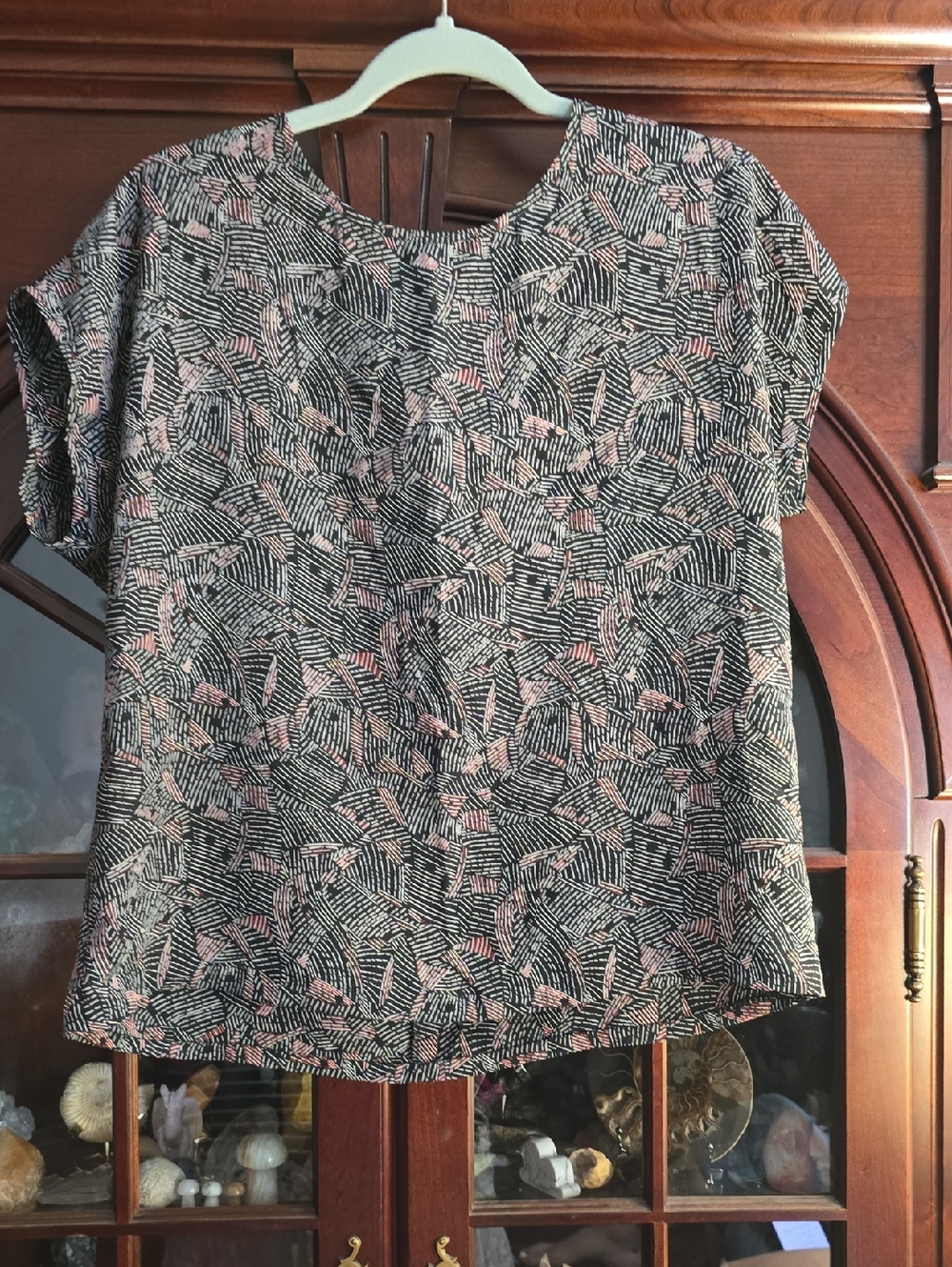 Vintage - Short Sleeve Printed Blouse in Black and Red